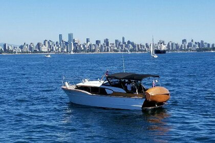 Hire Motorboat CHRIS CRAFT EXPRESS 32 Vancouver