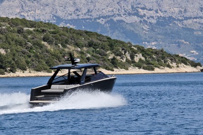 Hire Motorboat Colnago 35 Split