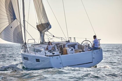 Hire Sailboat BENETEAU OCEANIS 45 Tortola