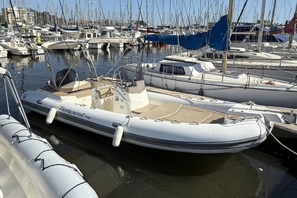 Rental RIB Capelli Capelli Tempest 700 Saint-Cyprien