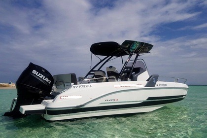 Charter Motorboat BENETEAU Flyer 6.6 Spacedeck Le Gosier