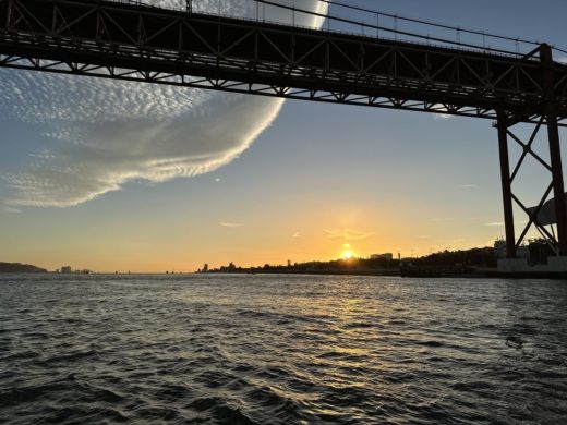 Lisbon Motorboat Chaparral 210 SSI Sundeck alt tag text