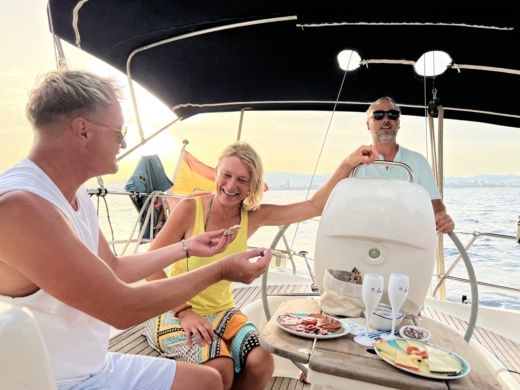 Barcelona Sailboat Bavaria 37 alt tag text