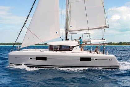 Charter Catamaran Lagoon-Bénéteau Lagoon 42 - 4 + 2 cab. Marina di Portorosa