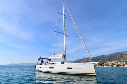 Hire Sailboat Dufour Yachts Dufour 460 GL Kaštel Gomilica