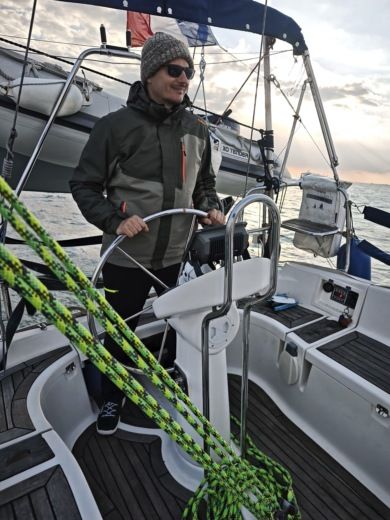 La Rochelle Sailboat TES Magnam 28 pieds alt tag text