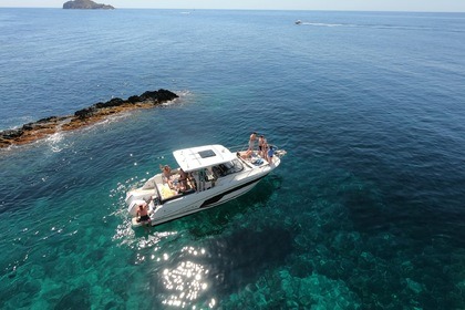 Rental Motorboat Jeanneau cap camarat 10.5 WA Bormes-les-Mimosas