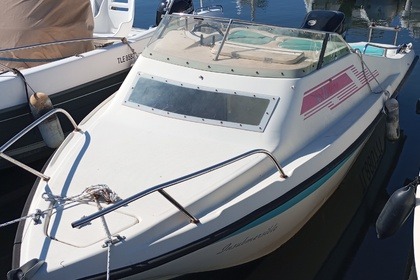 Location Bateau à moteur Ultramar Insubmersible 83220