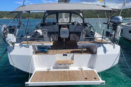 Miete Segelboot Bavaria Yachtbau Bavaria C42 Golfo Aranci