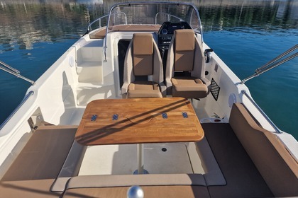 Charter Motorboat Quicksilver Activ 755 Sundeck Marseille