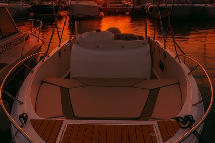 Miete Motorboot Jeanneau Cap Camarat 6.5 Cc Golfe Juan