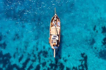 Rental Motorboat Costum made Traditional trawler Lefkada