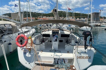 Hire Sailboat Jeanneau Sun Odyssey 440 - 4 cab. Split