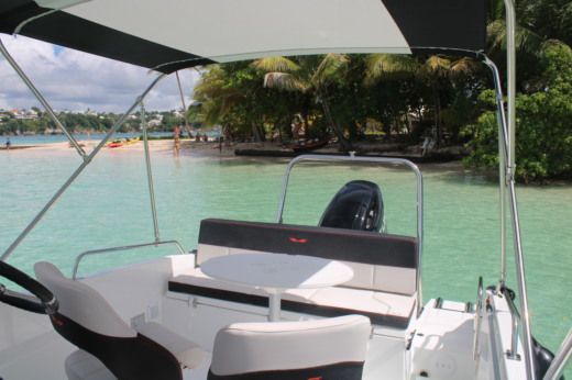 Motorboat BENETEAU flyer 6.6 spacedeck Boot Grundriss