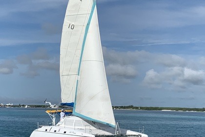 Hire Catamaran Wild Cat 2001 Costa Mujeres