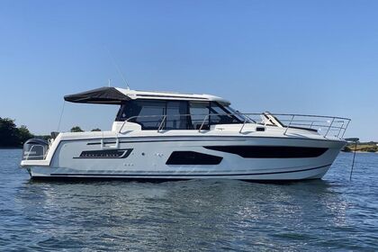 Charter Motorboat Jeanneau Merry Fisher 1095 Menton