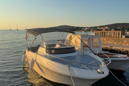 Hire Motorboat AM YACHT Prince 625 Sundeck Muline