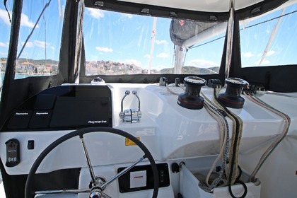 Charter Catamaran Lagoon-Bénéteau Lagoon 43 - 3 + 2 cab. Marina Frapa