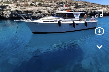 Miete Motorboot Bayliner 3288 Malta