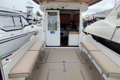 Noleggio Barca a motore Boston Whaler Cabin 8.50 Taranto