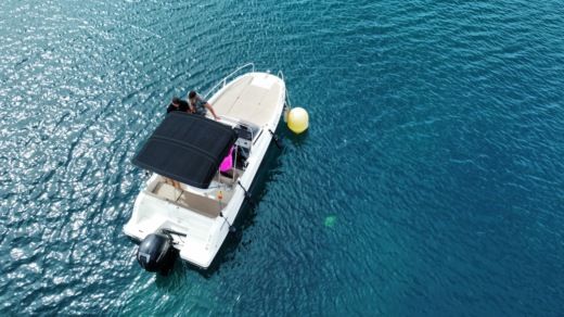 Motorboat Quicksilver Activ 605 Sundeck Plano del barco