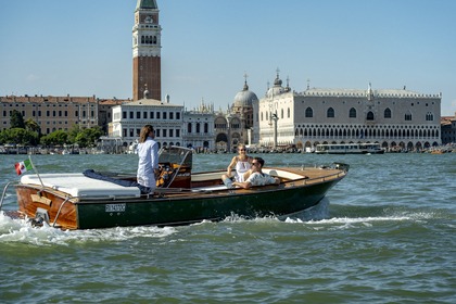 Charter Motorboat Crea Barena Venice