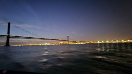 Lissabon Motorboat But Cat alt tag text