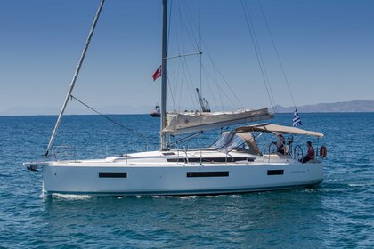 Rental Sailboat Jeanneau Sun Odyssey 440  Alimos