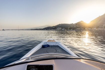 Location Semi-rigide STILMAR 35 cabin Îles Éoliennes