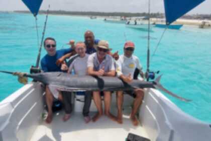 Charter Motorboat Chris Craft calypso 30 Zanzibar