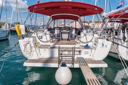 Charter Sailboat Bénéteau Oceanis 45 - 4 cab. Split