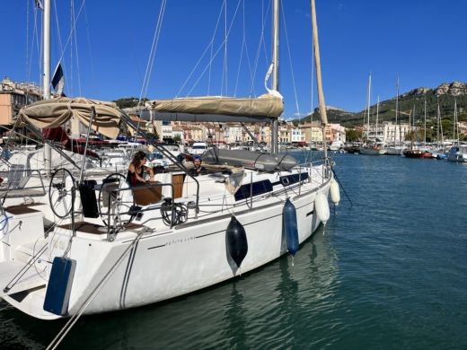 Marseille Sailboat DUFOUR 375 Grand large alt tag text