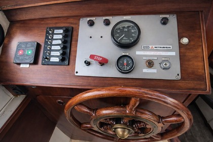 Verhuur Motorboot Friese Motortjalk staal 1100m Leeuwarden