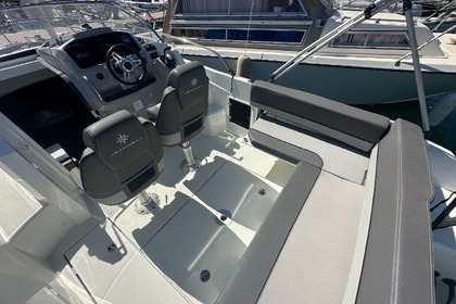 Charter Motorboat JEANNEAU CAP CAMARAT 7.5 Cogolin