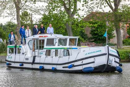 Charter Houseboat Pénichette Flying Bridge 1500 FB Argens-Minervois