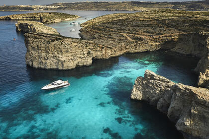 Hire Motor yacht Sunseeker Predator 64 Birgu