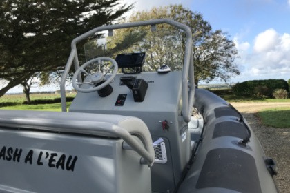 Location Bateau à moteur Highfield OM 590 Henvic