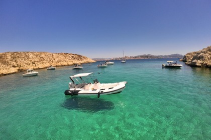 Rental RIB Ranieri Cayman Old Port of Marseille