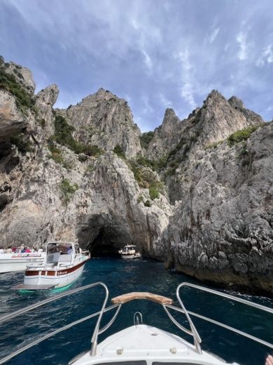 Сорренто Motorboat Ranieri Shadow 24 alt tag text