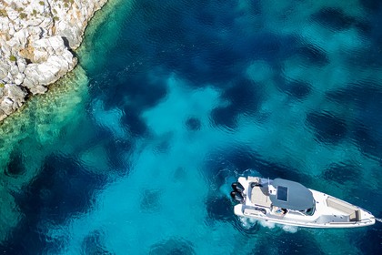 Charter Motorboat Axopar 28 T-Top Pilos