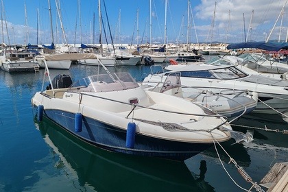 Charter Motorboat Jeanneau Cap Camarat 7.5wa Saint-Raphaël