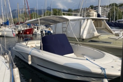 Noleggio Barca a motore Jeanneau Cap Camarat Évian-les-Bains