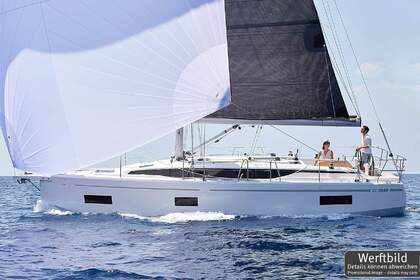 Hire Sailboat Bavaria Yachtbau Bavaria C38 Pula