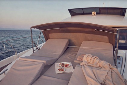 Hire Motorboat PRESTIGE 520 Fly Beaulieu-sur-Mer