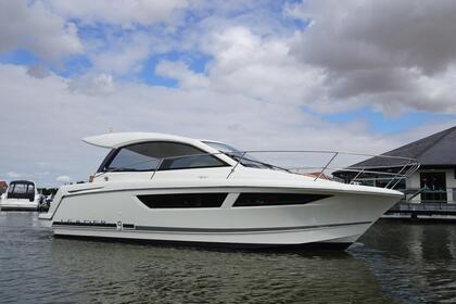 Hire Motorboat Jeanneau LEADER 9 Saint-Raphaël