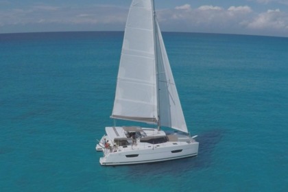 Hire Catamaran FOUNTAINE PAJOT LUCIA 40 Pozzuoli