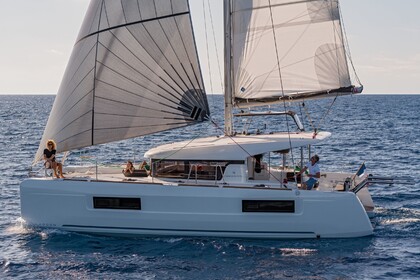 Hire Catamaran  Lagoon 40 Mykonos