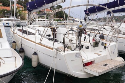 Charter Sailboat JEANNEAU Sun Odyssey 349 Siberia Šolta