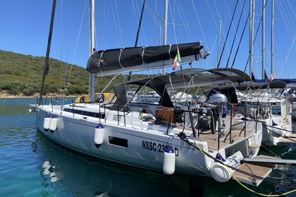 Miete Segelboot  First 44 Cugnana Verde