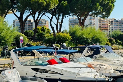 Rental Motorboat Bayliner 285 Cannes